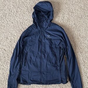 Arc'teryx W’s L Deep Blue Atom SL.